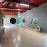 Casa residencial disponível para venda no bairro Laranjeiras em Uberlândia-MG