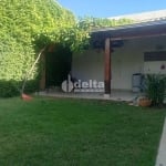 Casa residencial disponível para venda no bairro Santa Rosa em Uberlândia-MG