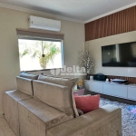 Casa residencial disponível para venda no bairro Jardim Holanda em Uberlândia-MG.