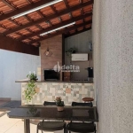 Casa residencial disponível para venda no bairro Granada em Uberlândia-MG