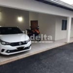 Casa Residencial disponível para venda no bairro Santa Mônica em Uberlândia-MG