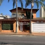 Casa residencial disponível para locação e venda no bairro Umuarama em Uberlândia-MG