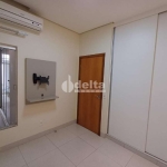 Casa residencial disponível para venda no bairro Cidade Jardim em Uberlândia-MG.