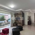 Casa residencial disponível para venda no bairro Jardim Karaíba em Uberlândia-MG