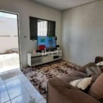 Casa residencial disponível para venda no bairro Santa Mônica em Uberlândia-MG