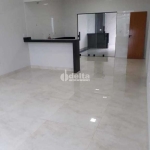 Casa residencial disponível para venda no bairro Jardim América II em Uberlândia-MG