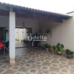 Casa residencial disponível para venda no bairro Jardim Ipanema em Uberlândia-MG