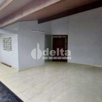 Casa residencial disponível para venda no bairro Brasil em Uberlândia-MG