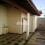 Casa residencial disponível para venda no bairro Santa Mônica em Uberlândia-MG