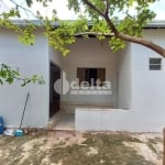 Casa residencial disponível para venda e locação no bairro Santa Mônica em Uberlândia-MG