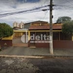 Casa residencial disponível para venda no bairro Presidente Roosevelt em Uberlândia-MG