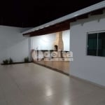 Casa residencial disponível para venda no bairro Jardim Holanda em Uberlândia - MG.