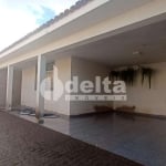 Casa residencial disponível para venda no bairro Santa Mônica em Uberlândia-MG