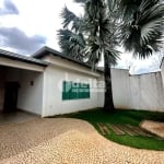 Casa residencial  disponível para venda no bairro Santa Mônica em Uberlândia-MG