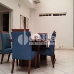 Casa residencial disponível para venda no bairro Umuarama em Uberlândia-MG