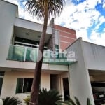 Casa residencial disponível para venda no bairro Morada da Colina em Uberlândia-MG.