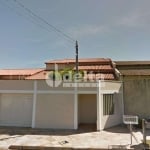 Casa residencial disponível para venda no bairro Presidente Roosevelt em Uberlândia-MG