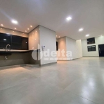 Casa residencial disponível para venda no bairro Custódio Pereira em Uberlândia-MG