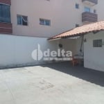 Casa residencial disponível para venda no bairro Santa Mônica em Uberlândia-MG