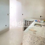 Casa residencial  disponível para venda no bairro Santa Mônica em Uberlândia-MG