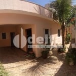 Casa residencial disponível para venda no bairro Saraiva em Uberlândia-MG.