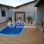 Casa residencial disponível para venda no bairro Cidade Jardim em Uberlândia-MG.