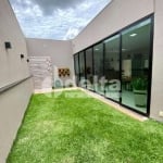 Casa residencial disponível para venda no bairro Jardim Veneza em Uberlândia-MG