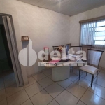 Casa residencial disponível para venda no bairro São Jorge em Uberlândia-MG