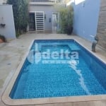 Casa residencial disponível para venda no bairro Alto Umuarama em Uberlândia-MG