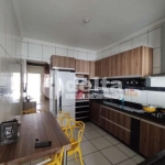 Casa residencial disponível para venda no bairro Jardim Canaã em Uberlândia-MG