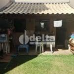 Casa residencial disponível para venda no bairro Novo Mundo em Uberlândia-MG