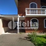 Casa residencial e comercial disponível para venda no bairro Osvaldo Resende em Uberlândia-MG