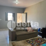 Casa residencial disponível para venda no bairro Granada em Uberlândia-MG