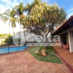 Casa residencial disponível para venda no bairro Jardim Karaíba em Uberlândia-MG