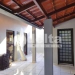 Casa residencial disponível para venda no bairro Alto Umuarama em Uberlândia-MG