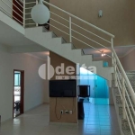 Casa em condomínio disponível para venda no bairro Jardim Inconfidência em Uberlândia-MG