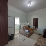 Casa residencial disponível para venda no bairro Segismundo Pereira em Uberlândia-MG