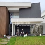 Casa em condomínio disponível para venda no bairro Nova Uberlândia em Uberlândia-MG