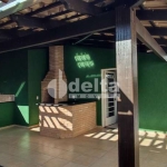 Casa em condomínio disponível para venda no bairro Jardim Inconfidência em Uberlândia-MG