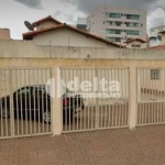 Casa de colônia disponível para venda no bairro Morada da Colina em Uberlândia-MG.