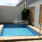 Casa Residencial disponível para venda no bairro Santa Mônica em Uberlândia-MG