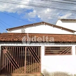 Casa residencial disponível para venda no bairro Brasil em Uberlândia-MG