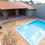 Casa residencial disponível para venda no bairro Morada da Colina em Uberlândia-MG.