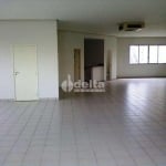 Sala comercial disponível para venda no bairro Tabajaras em Uberlândia-MG