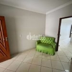 Casa residencial/comercial disponível para venda no bairro Martins em Uberlândia-MG