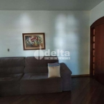 Casa residencial disponível para venda no bairro Vigilato Pereira em Uberlândia-MG