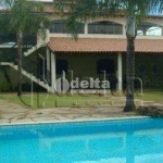 Casa residencial disponível para venda no bairro Morada da Colina em Uberlândia-MG.