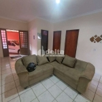 Casa residencial disponível para venda no bairro Granada em Uberlândia-MG