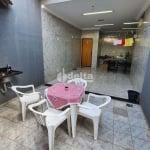 Casa residencial disponível para venda no bairro Martins em Uberlândia-MG