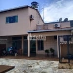 Casa disponível para venda no bairro Daniel Fonseca em Uberlândia-MG